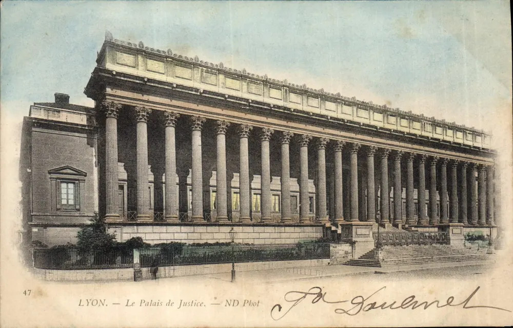 LYON — O Palácio de Justiça — ND Pbot - Frente