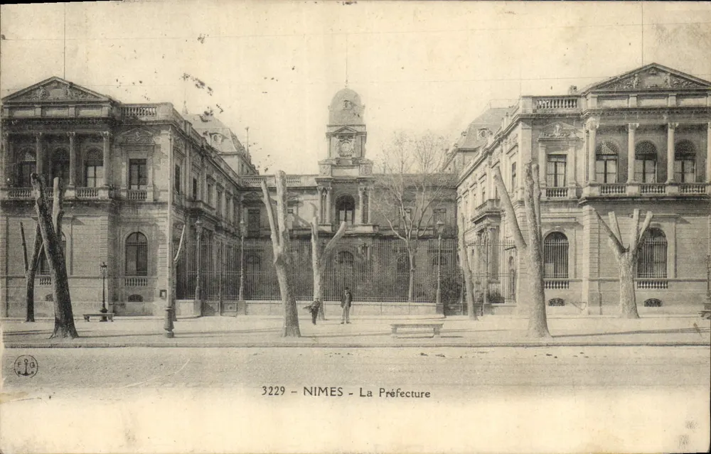 Nîmes - A Prefeitura — editor anônimo, número de série 3229 - Frente