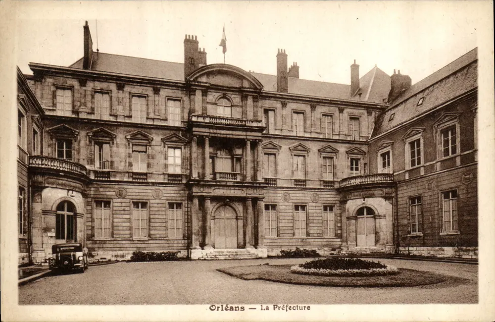 Orléans — A Prefeitura — L. Lenormand, Orléans - Frente