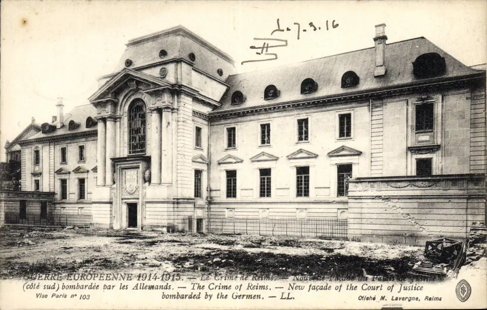 Il crimine di Reims — Nuova facciata del Palazzo di Giustizia — bombardata dai Tedeschi 1914-1915 — Vise Paris n° 103 — Orléans M. Laverogne, Reims - Recto
