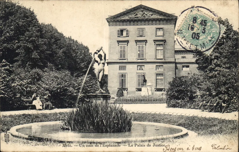 Metz — Ein Eckbereich der Esplanade — Das Gerichtsgebäude - Vorderseite