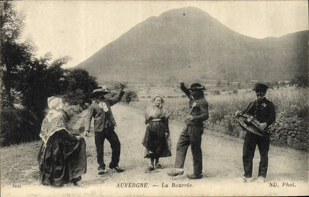 Auvergne — La Bourrée — ND. Phot. - Awers