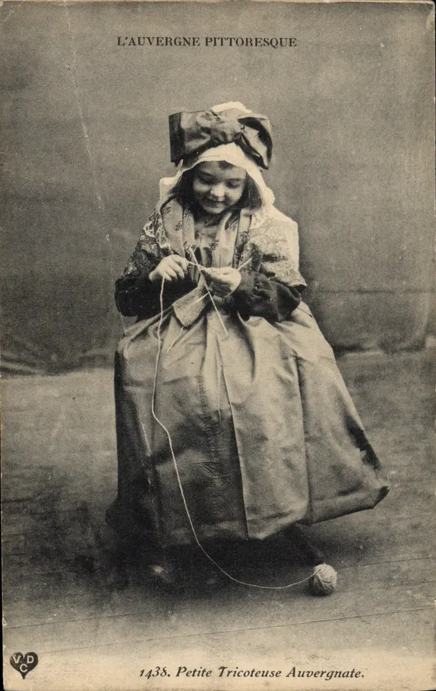 Pittorelle Auvergne — Kleine Auvergnate Strickende — V.D.C. n°1438 - Vorderseite