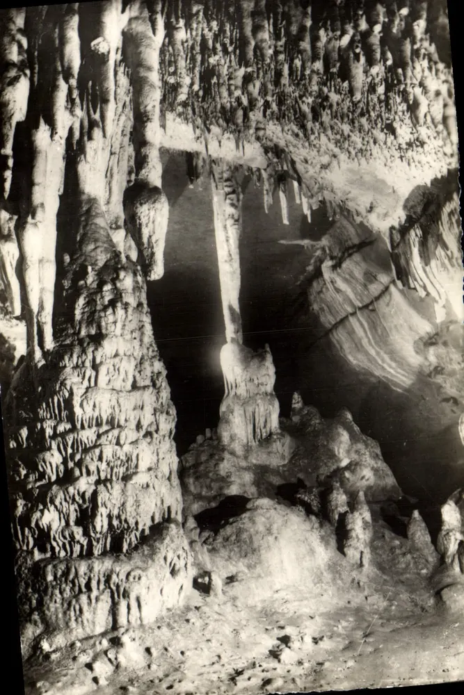 Die Höhlen von Arcy-sur-Cure — Blick von hinten — Sammlung Aigoublin - Vorderseite