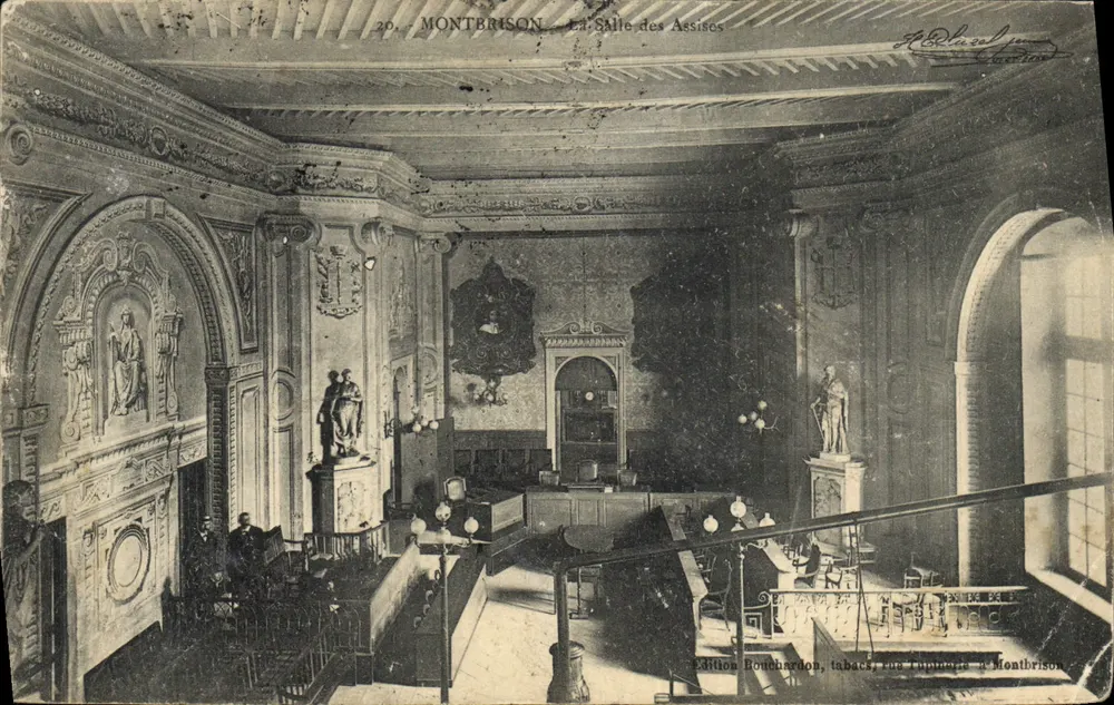 Monterison — Die Salle des Assises — Verlag Romechardon, Tabakslokale, Rue Tuphierre in Monterison - Vorderseite