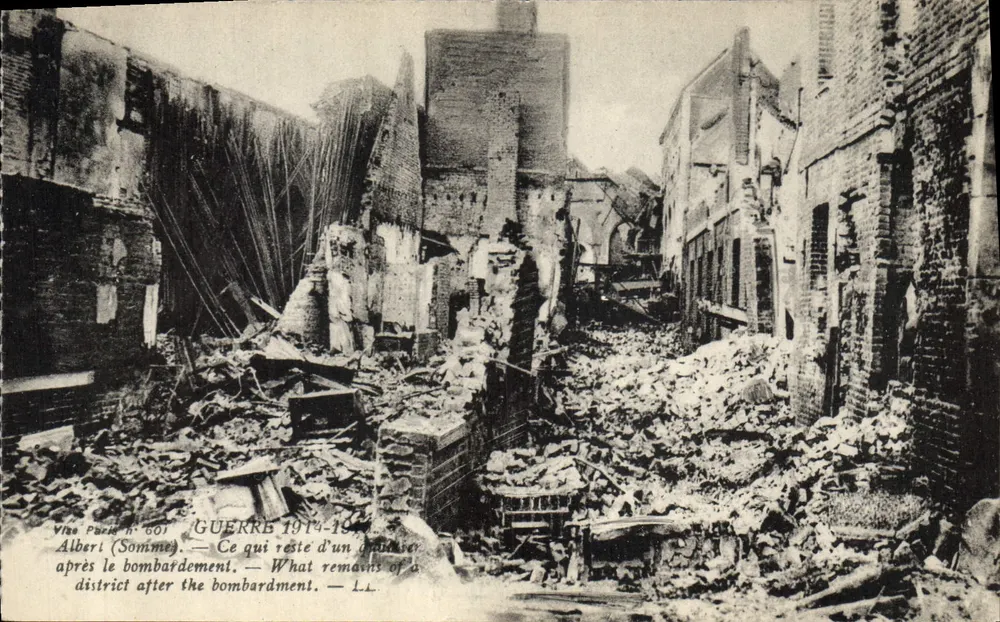 Albert (Somme) — Details eines Viertels nach einem Bombenangriff — Ansicht Paris n° 601 - Vorderseite