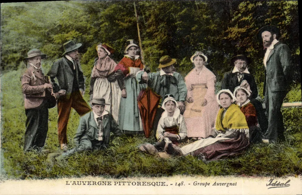 L'Auvergne pittoresca. - 148. - Grupo Auvergnat — Ideal - Frente