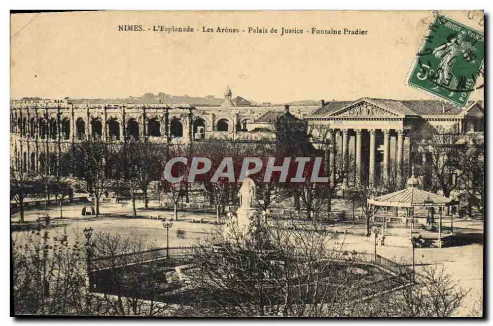 Nîmes - Die Esplanade - Die Arenen - Palast der Gerechtigkeit - Fontaine Pradier - Vorderseite