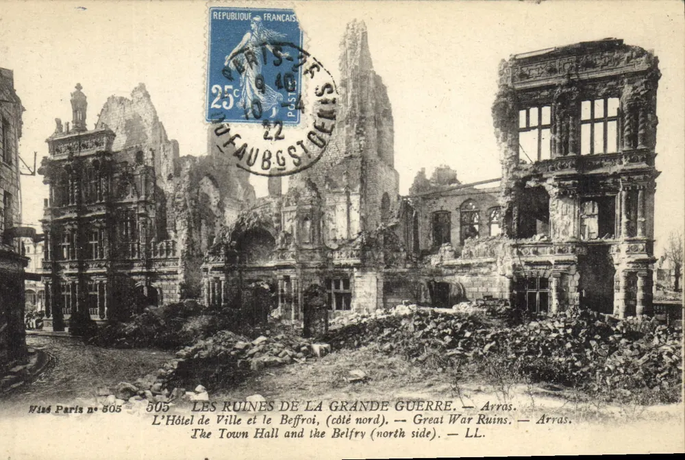 Die Ruinen des Großen Krieges — Arras — Das Rathaus und der Glockenturm (Nordseite) - Vorderseite