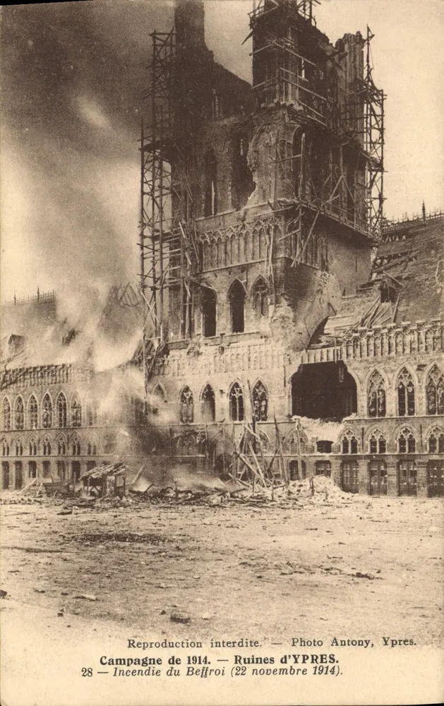 Ruinen von Ypres — Brand des Glockenturms (22. November 1914) — Photo Antony, Ypres. Nr. 28 - Vorderseite
