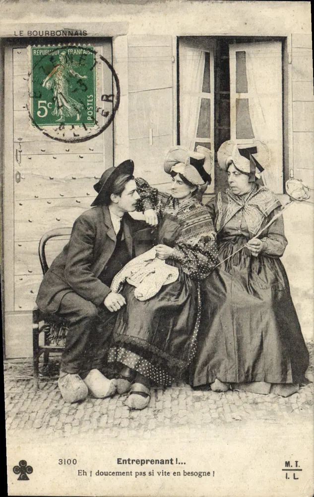 Bourbonnais — Street Scene with Three Figures — M.T. n°3100 - Front