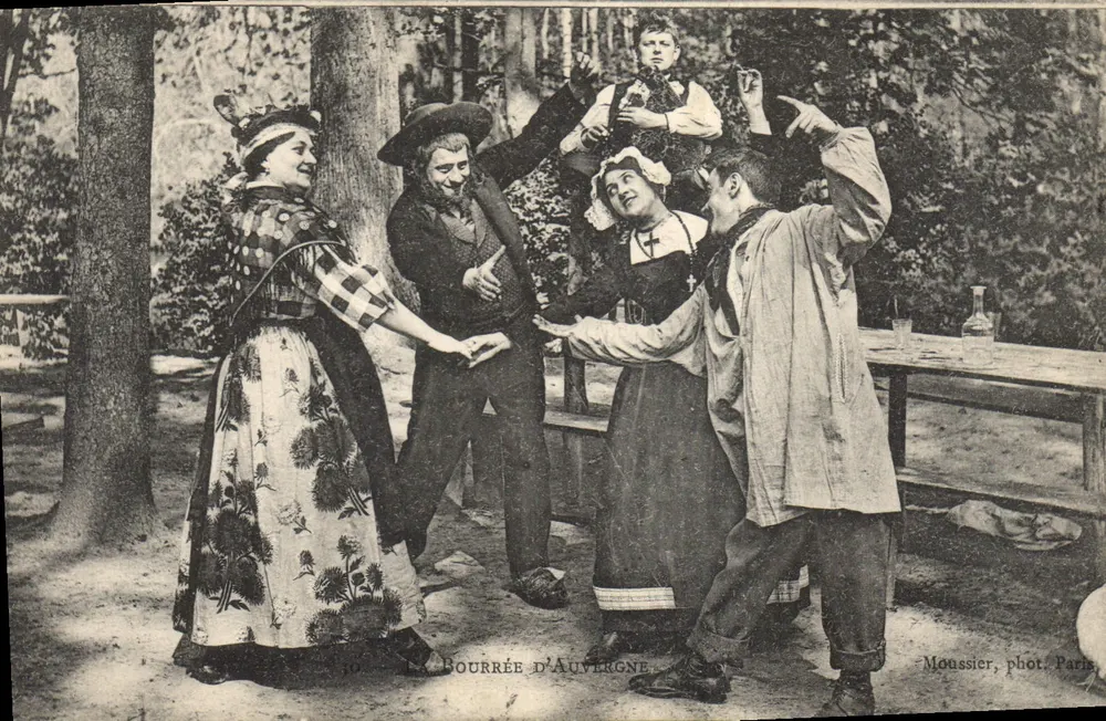 Bourrée d'Auvergne — Dança folclórica — Moussier, fot. Paris - Frente