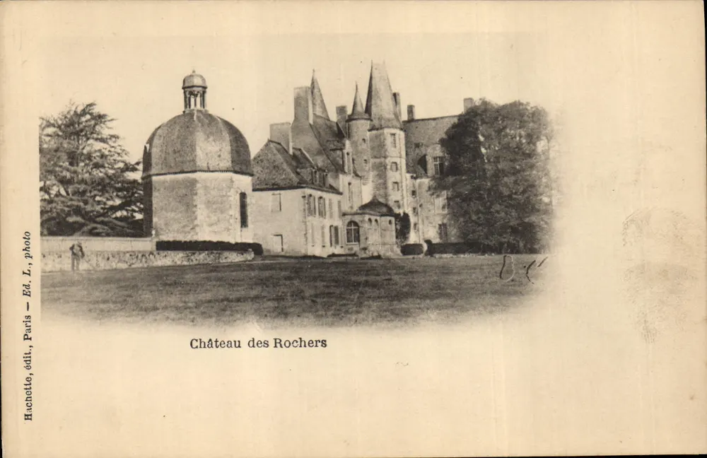 Castelo dos Rochers — vista do castelo com torre com cúpula — Hachette, editora, Paris, foto L. - Frente