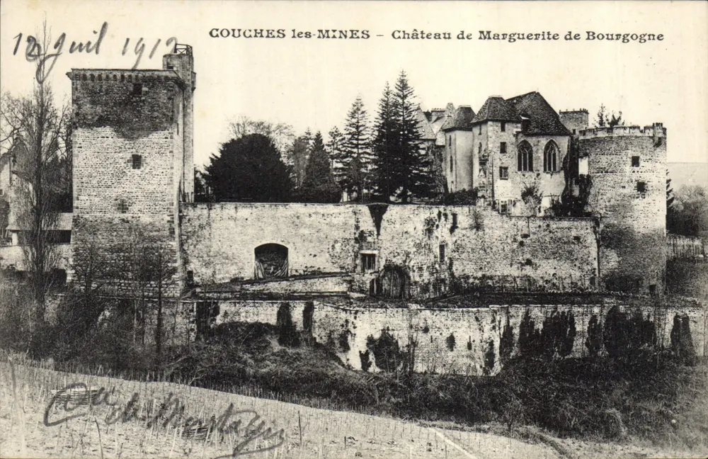 Couches-les-Mines — Schloss Marguerite de Bourgogne — C. Martayis - Vorderseite