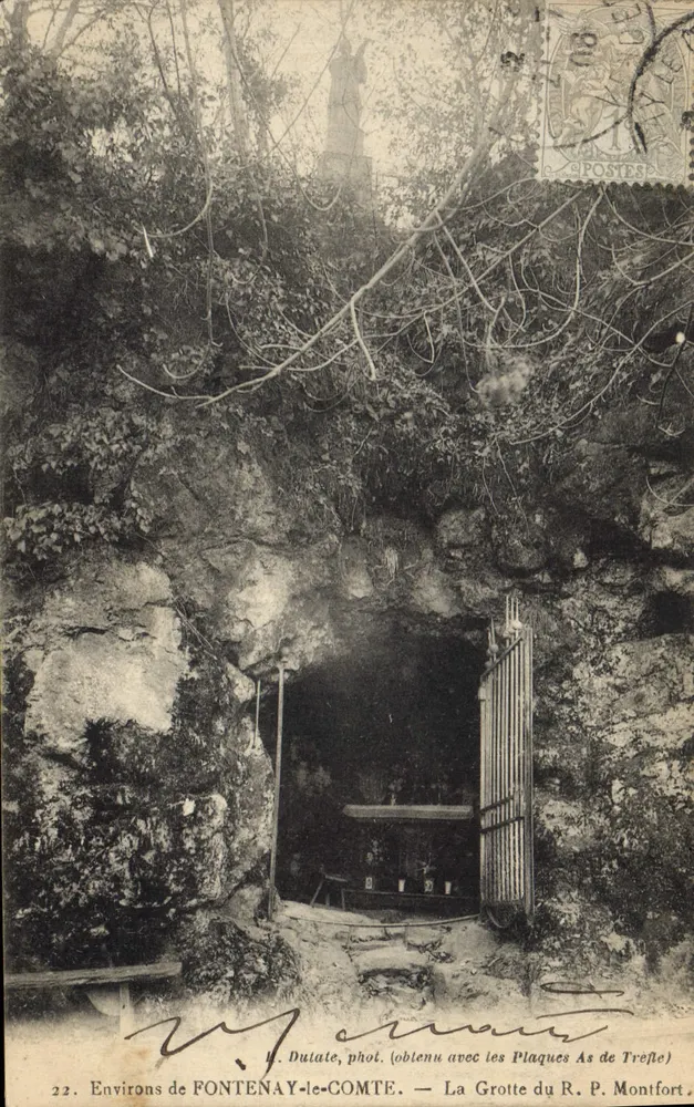 Umgebung von FONTENAY-le-COMTE — Die Höhle des R. P. Montfort — H. Duliate, phot. (erhalten mit As Plaques de Treffle) - Vorderseite