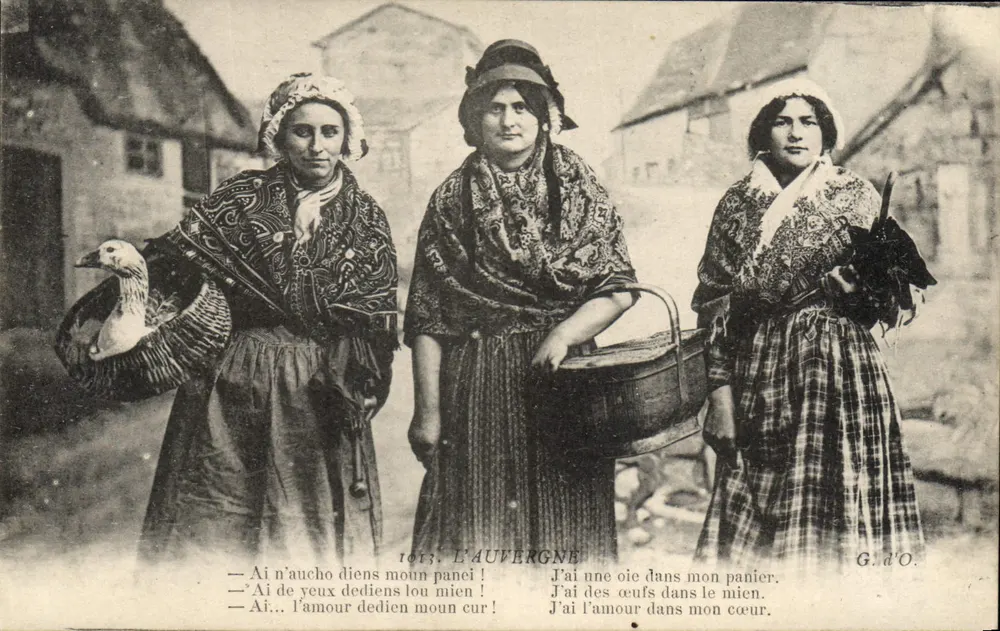 Três mulheres auvergnatas — A Auvergne — G. d'O. - Frente