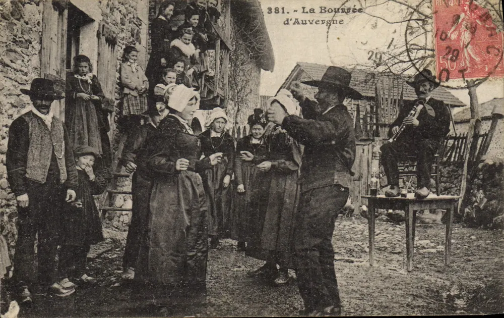 La Bourrée d'Auvergne — cena de dança tradicional — Edição da Livraria Vérité (Lozère) n°381 - Frente