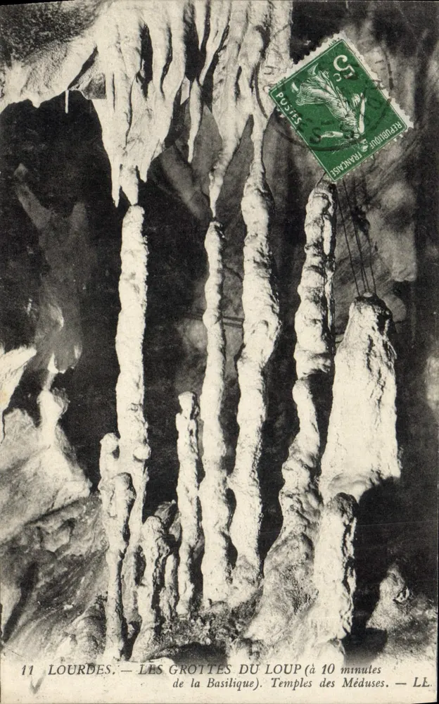 Lourdes — Die Höhlen des Loup (10 Minuten von der Basilika entfernt). Tempel der Medusen — LL - Vorderseite