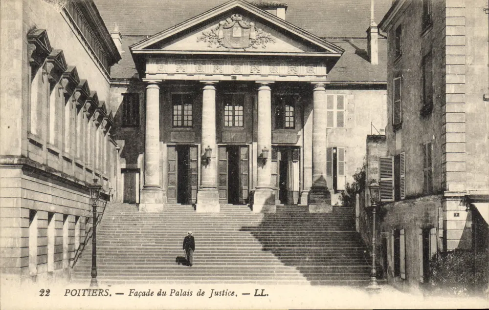Poitiers — Fachada do Palácio de Justiça — LL. - Frente