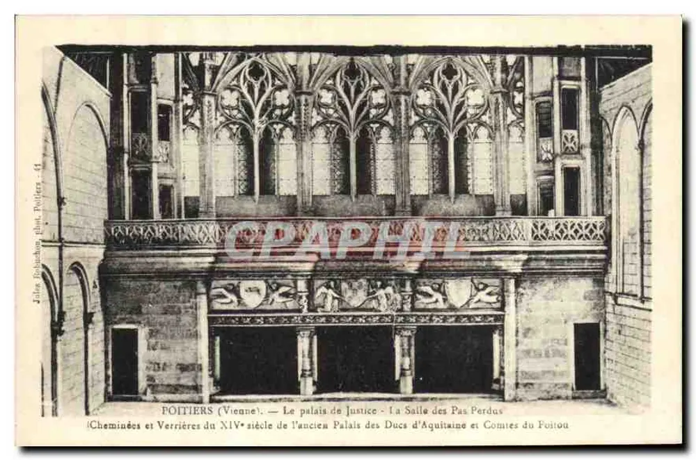 Poitiers (Vienne) — Das Palast der Justiz — Der Saal der Verlorenen Schritte (Kamine und Glasfenster des 14. Jahrhunderts des ehemaligen Palastes der Herzöge von Aquitanien und Grafen von Poitou) — Verleger: Verleger R. Poitiers, Nr. 44 - Vorderseite