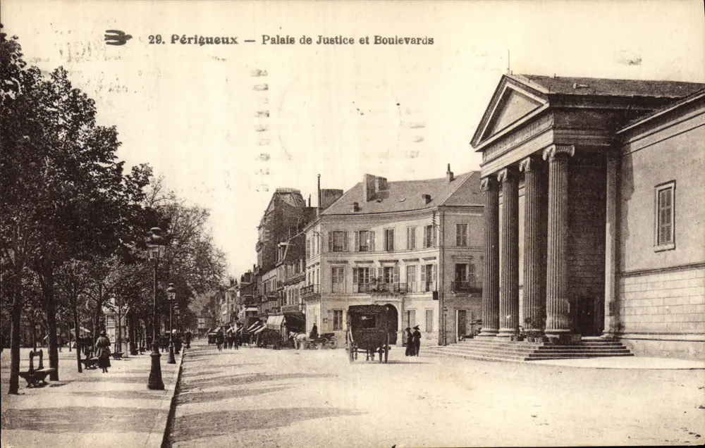 Périgueux — Palácio de Justiça e Boulevards — Editor não identificado, n° 29 - Frente