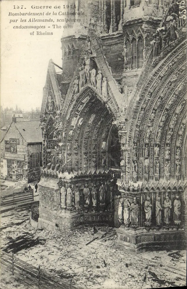 Kathedrale von Reims — Bombardement von 1914, beschädigte Skulpturen — Verlag: L'Express - Vorderseite