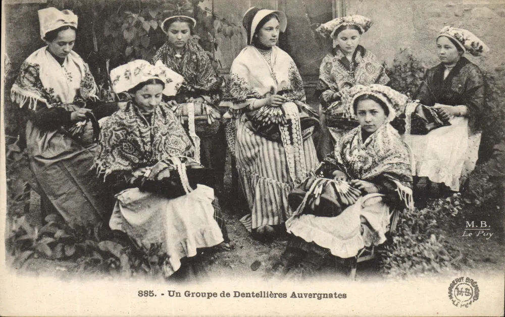 Eine Gruppe Auvergne-Lace-Macherinnen — 885 — M.B. Le Puy - Vorderseite