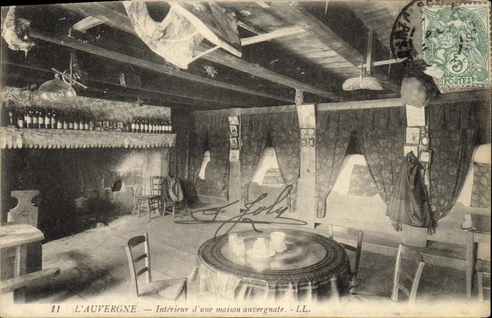 A Auvergne — Interior de uma casa auvergnata — LL. n°11 - Frente