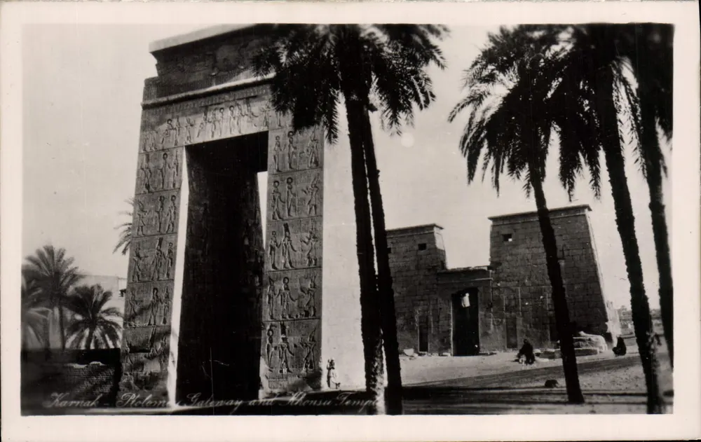 Karnak — Pylônes de Ptôlémée e Templo de Khonsou — Éditeur Eronar - Frente
