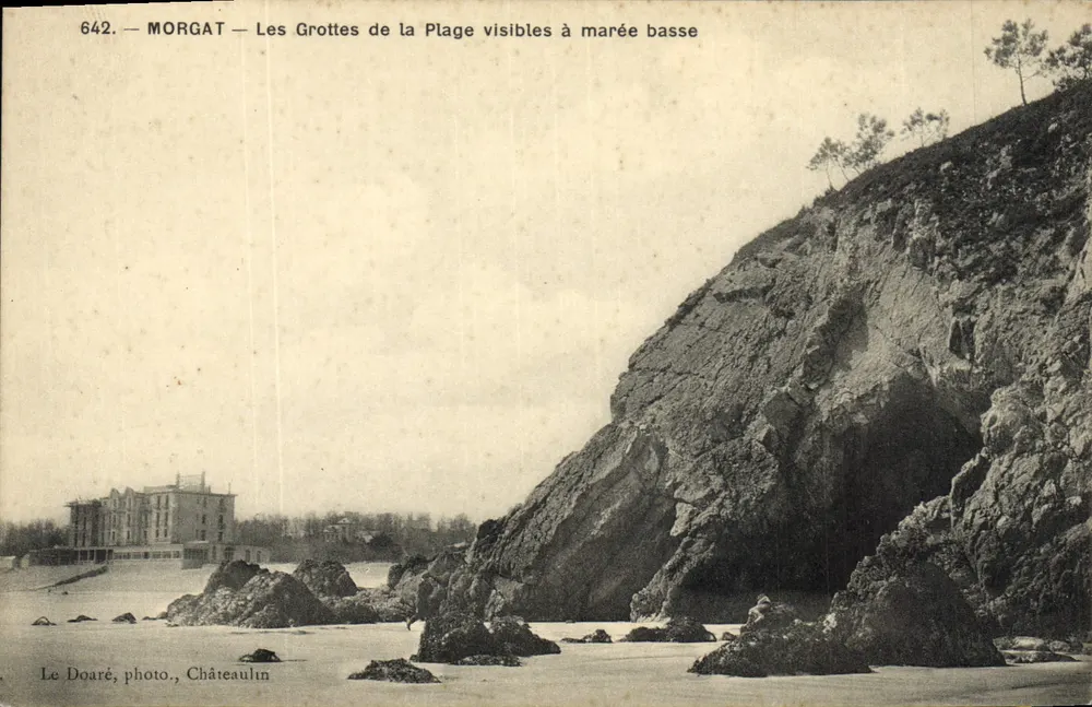 Morgat — Die Höhlen am Strand, sichtbar bei Niedrigwasser — Le Doaré, Foto, Châteaulin - Vorderseite