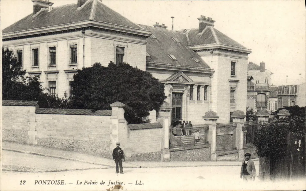 Pontoise — O Palácio de Justiça — LL. n°12 - Frente