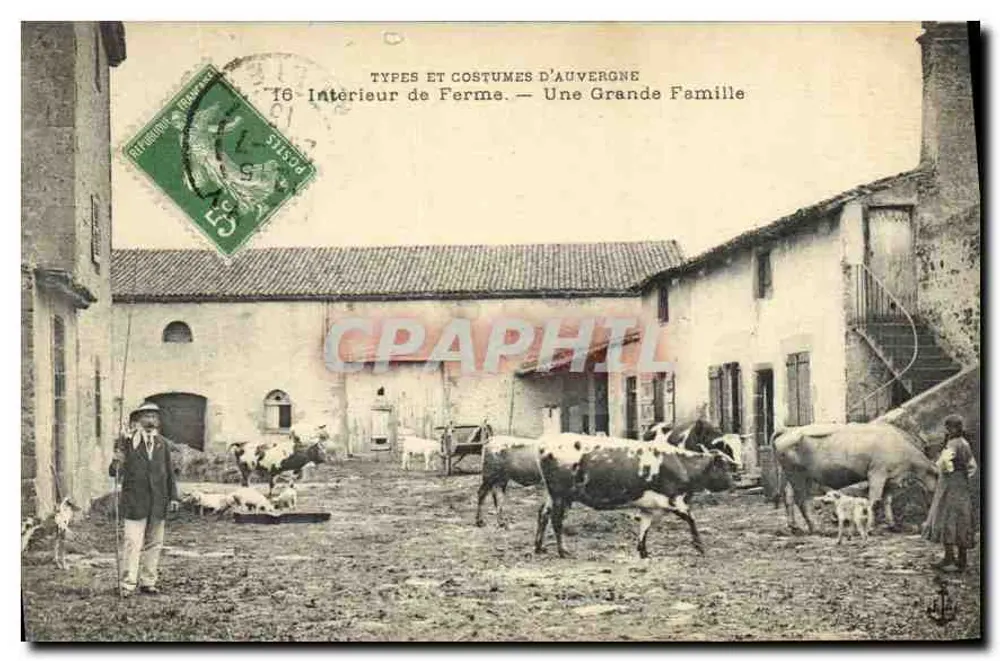 Innenraum einer Farm — Eine große Familie — Typen und Kleidung aus der Auvergne - Vorderseite