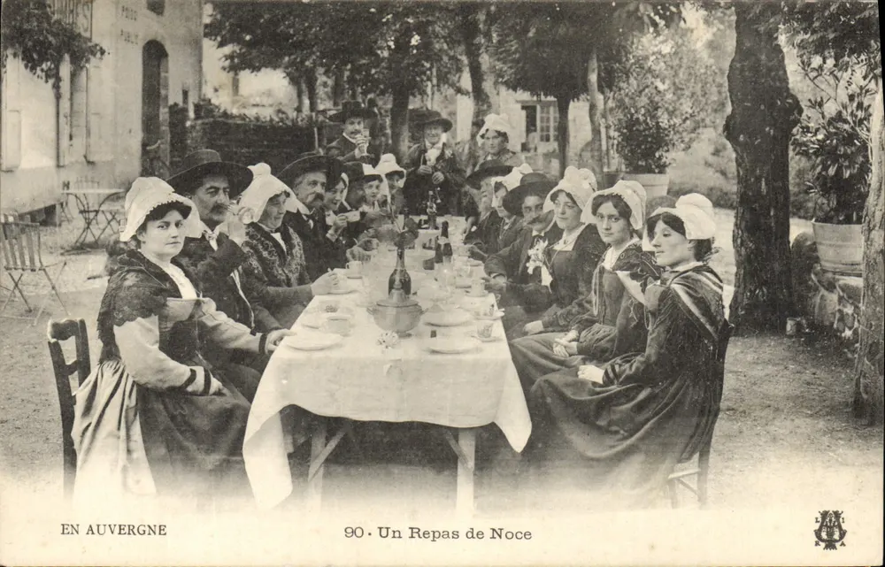 Em Auvergne — Um Jantar de Casamento — série 90 - Frente