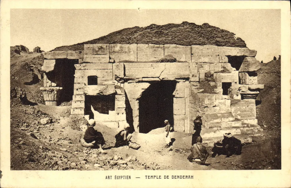 मिस्री शिल्प — डेंडेरा के मंदिर - आगे