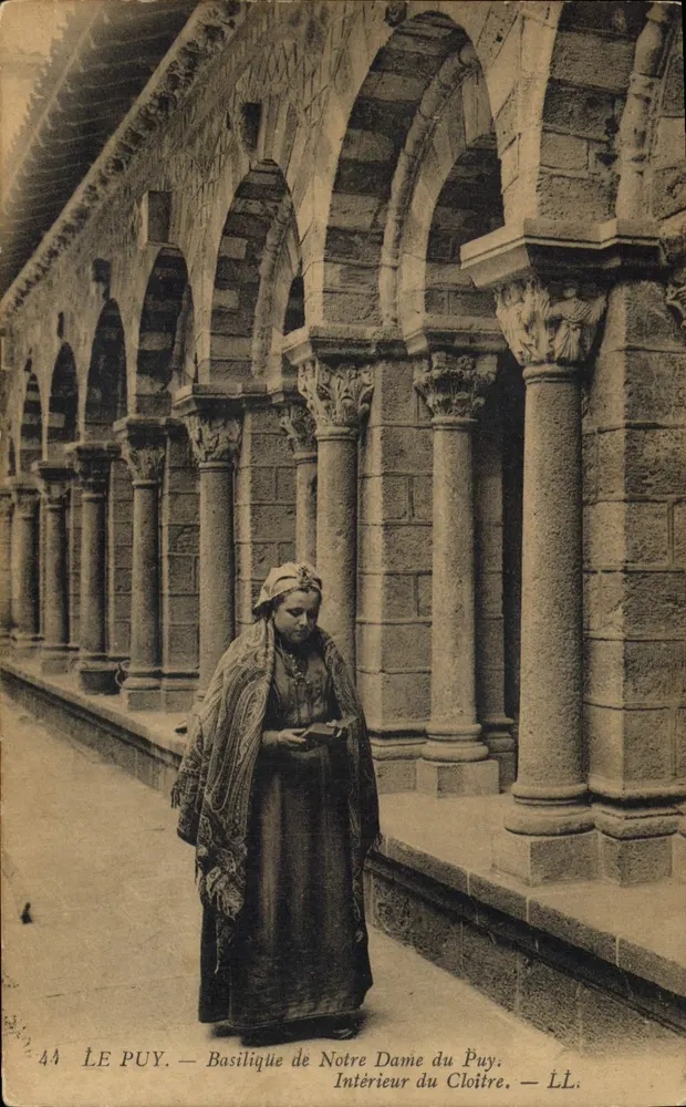 Le Puy — Basilika Notre Dame du Puy. Innenansicht des Klausurhofes — LL. n°44 - Vorderseite