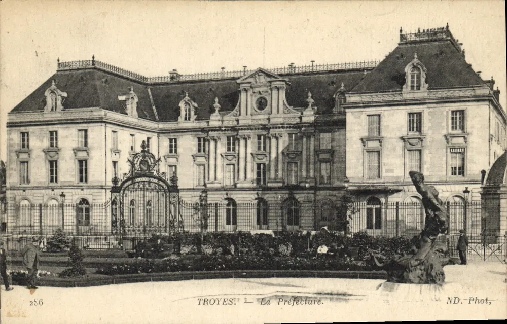 Troyes — A Prefeitura — ND. Phot, n° 286 - Frente