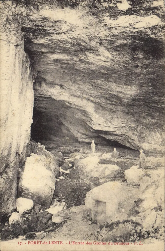 Forêt-de-Lente - Der Eingang zu den Brudour-Höhlen - P.L. n°17 - Vorderseite
