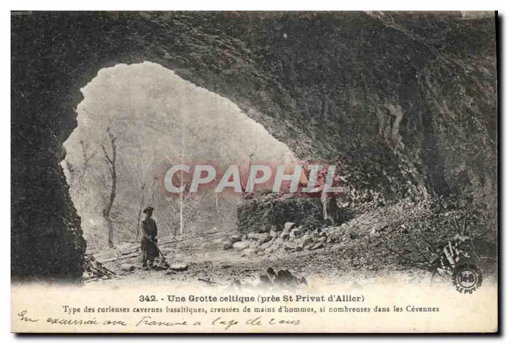 Una grotta celtica (presso St Privat d'Allier) — Tipo delle curiose cavità basaltiche scavate a mano, così numerose nelle Cévennes — Editore LE PUY, n° 342 - Recto