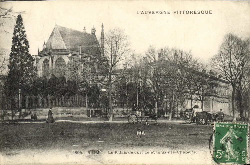 Riom — Das Palast der Justiz und die Heilige Kapelle — Die malerische Auvergne - Vorderseite