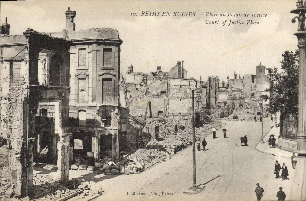 Reims em ruínas — Place du Palais de Justice — L. Michaud, editor, Reims - Frente