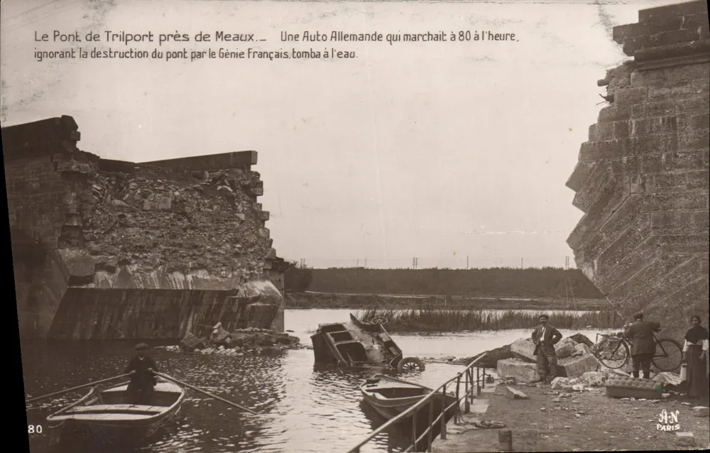 Die Brücke von Trilport bei Meaux — Ein deutsches Auto, das mit 80 km/h fuhr, ignorierte die Zerstörung der Brücke durch den französischen Genius und stürzte ins Wasser — A.N. Paris, N° 80 - Vorderseite