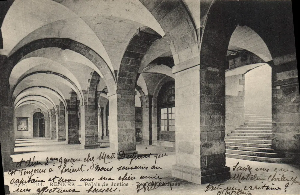 Rennes — Palácio de Justiça — Berdouhaisée - Frente