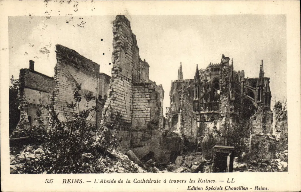 Reims — Die Apse der Kathedrale durch die Ruinen — Sonderausgabe Chouoillon - Reims - Vorderseite