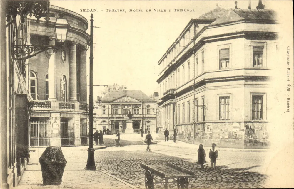 Sedan - Theater, Rathaus & Gericht — Charpenterie-Richard & Cie, Mézières - Vorderseite