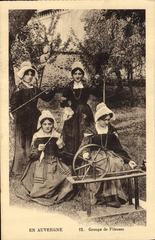 Na Auvergne — Grupo de Fiação — Edições Aurillac - Frente