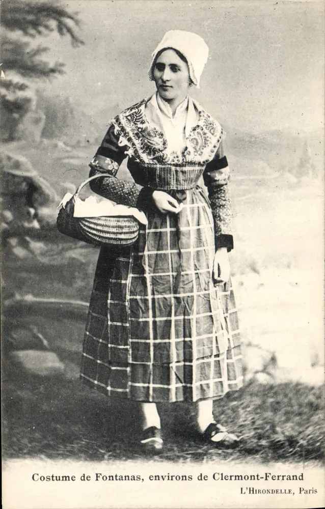 Traje de Fontanas, arredores de Clermont-Ferrand — L'Hirondelle, Paris - Frente