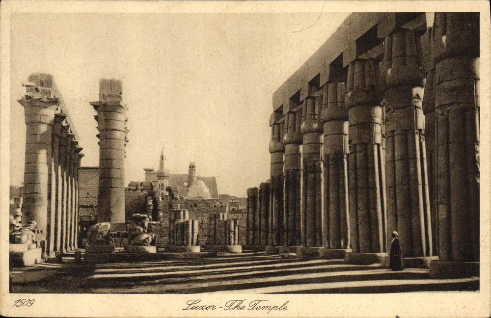 Luxor - O Templo — vista das colunas do templo de Ammon — editor Landrock, n° 1579 - Frente