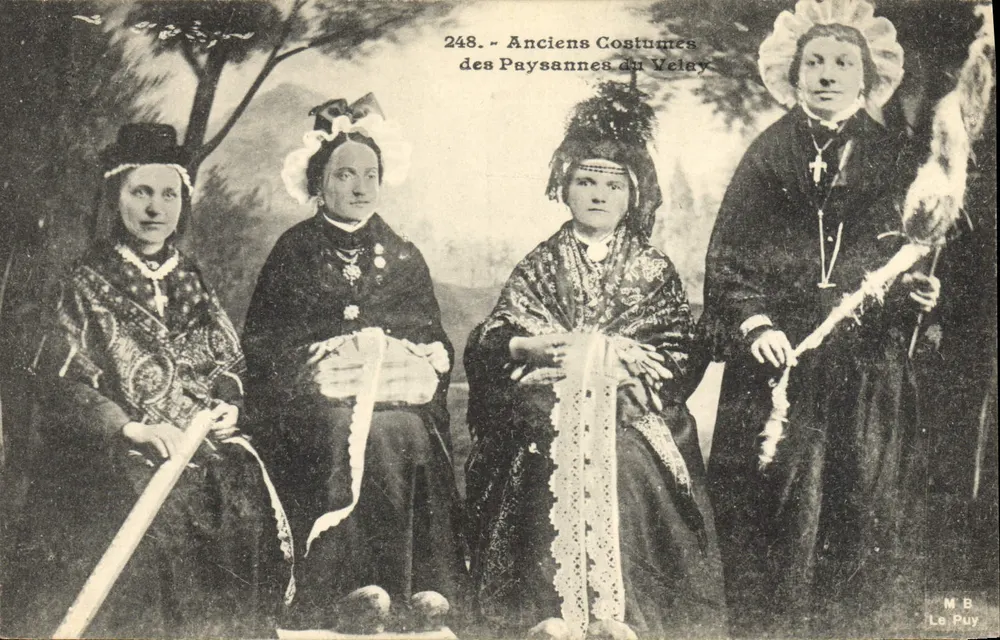 Anciens Costumes des Paysannes du Velay — Série 248 — M.B. Le Puy - Vorderseite