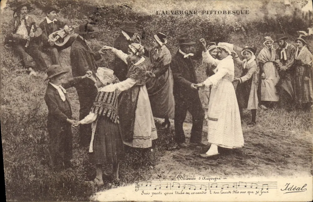 A Auvergne - Piftoresque — Dança da Poupée d'Auvergne — Editor Idéal - Frente