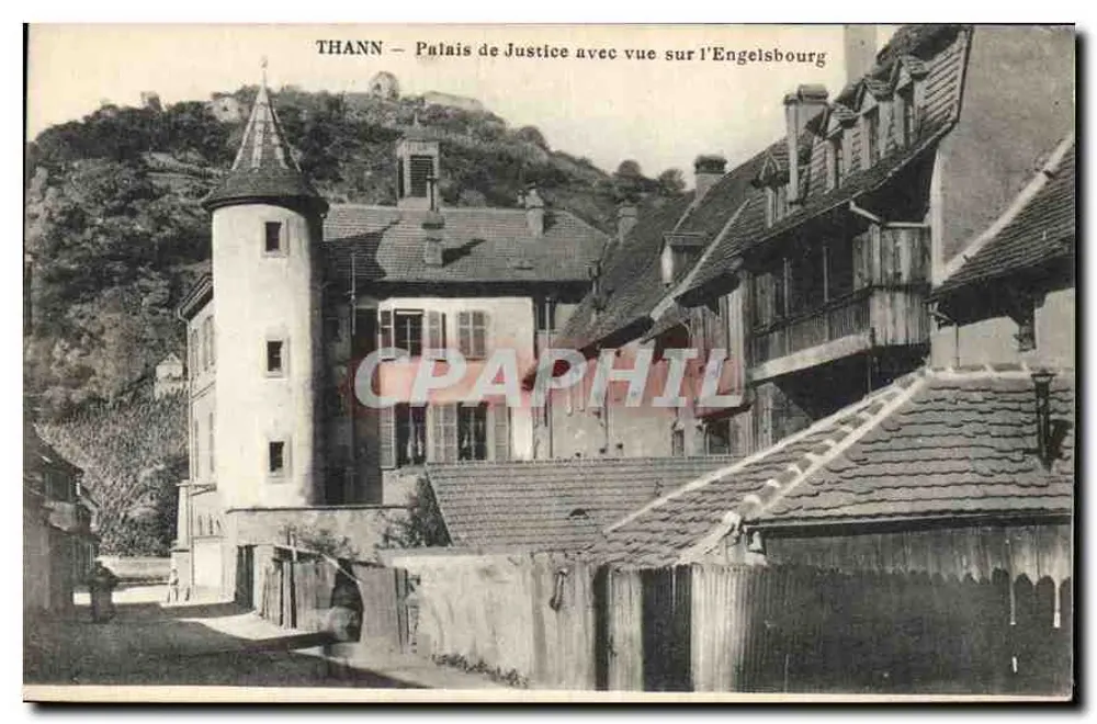 Thann — Gerichtshaus mit Blick auf Engelsbourg - Vorderseite
